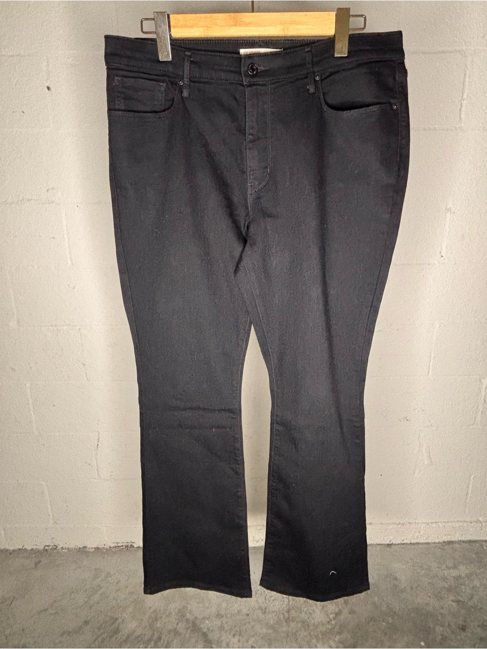 Signature by Levi Strauss Womens 16 (US) Black Mid Rise Bootcut Jeans Black